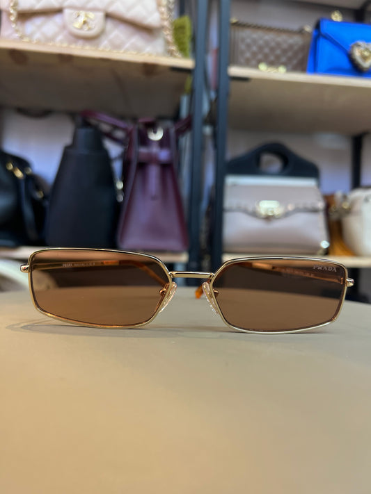 Óculos de Sol Prada Signature Dourado