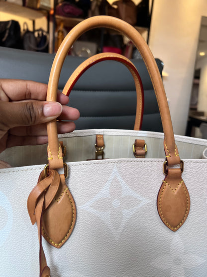 Louis Vuitton On the go By the Pool GM