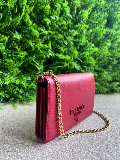 Prada Monograma Chain Vermelha