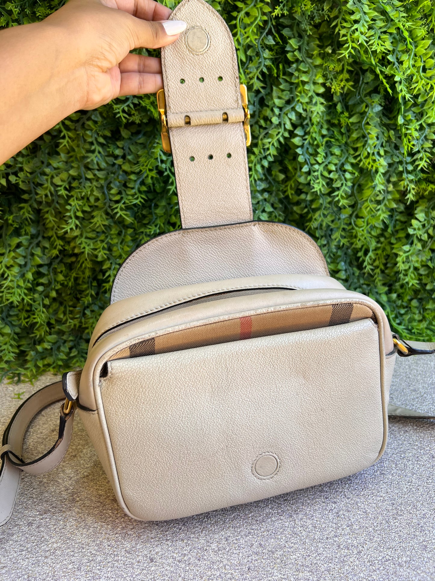 Burberry Buckle Câmera Bag