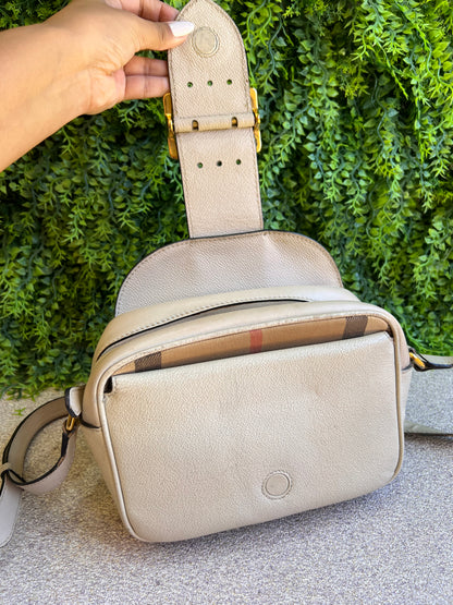 Burberry Buckle Câmera Bag
