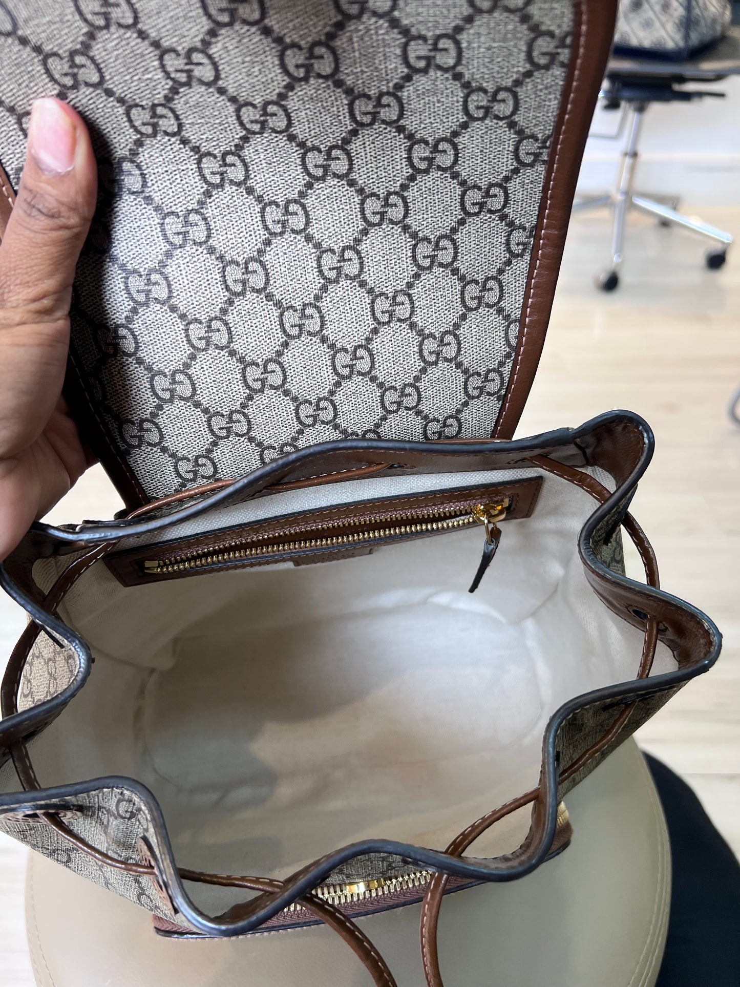 Mochila Gucci Monograma