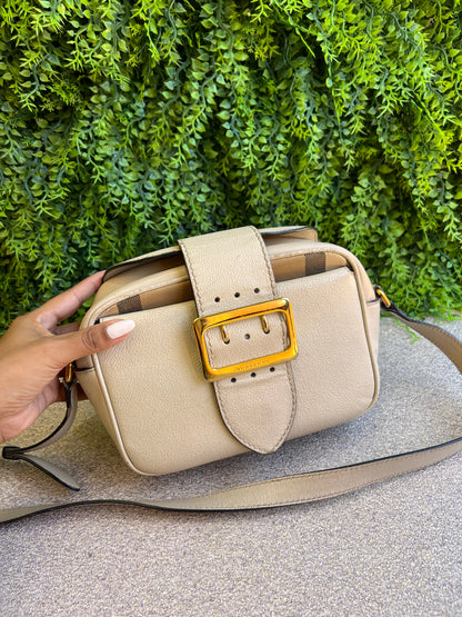 Burberry Buckle Câmera Bag