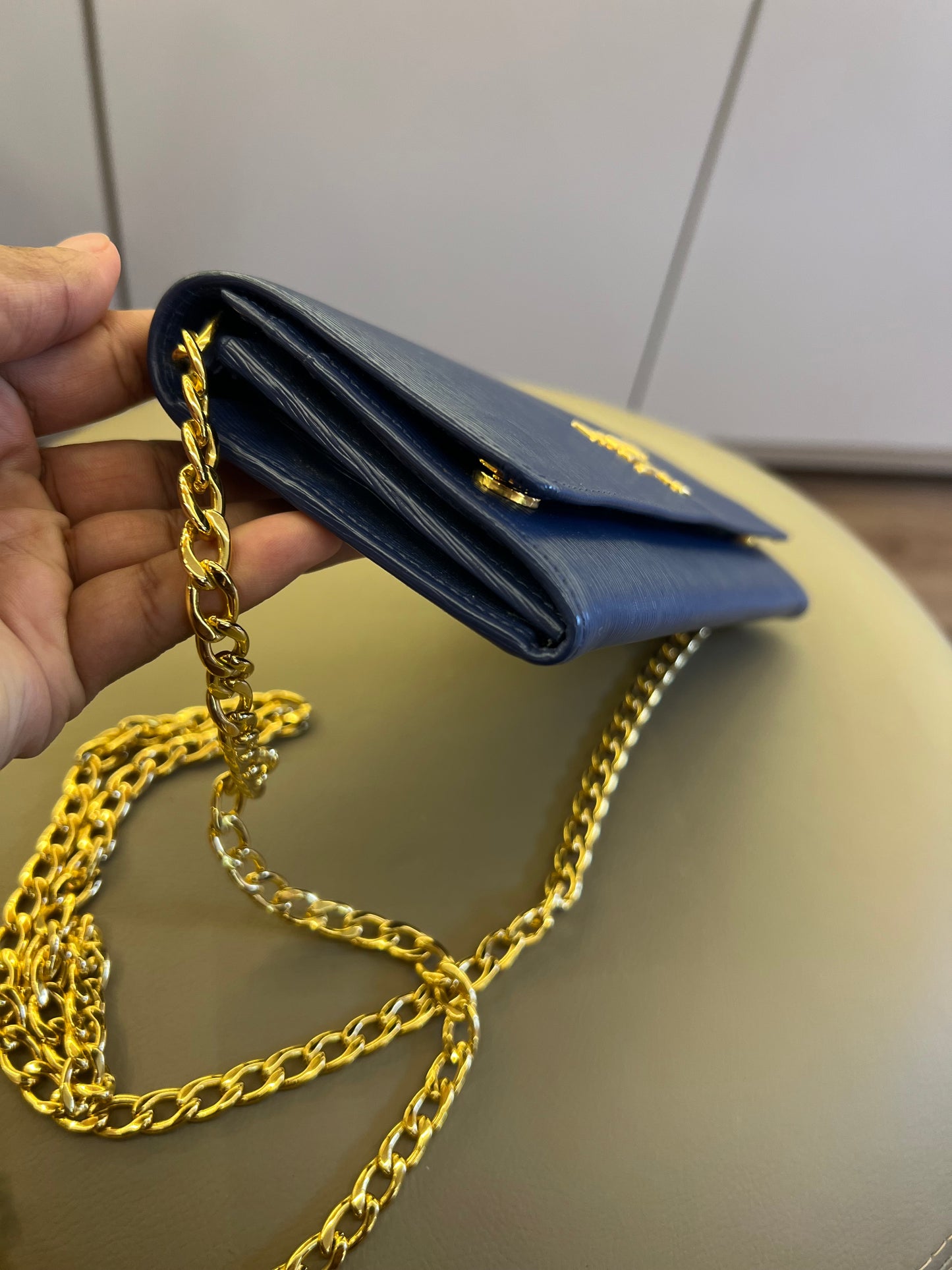 Prada Wallet on Chain Azul