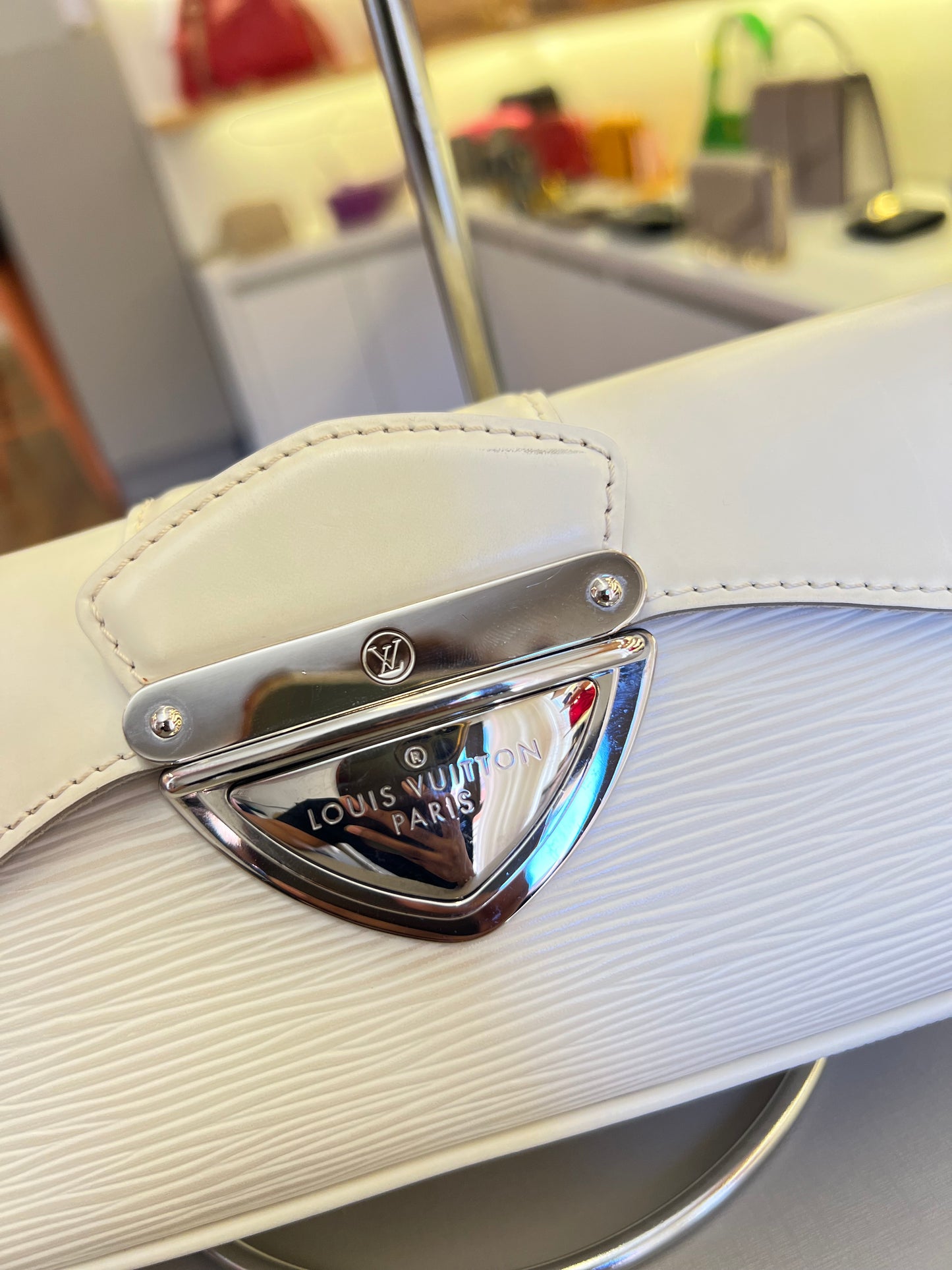 Louis Vuitton Pochette Montaigne Couro EPI