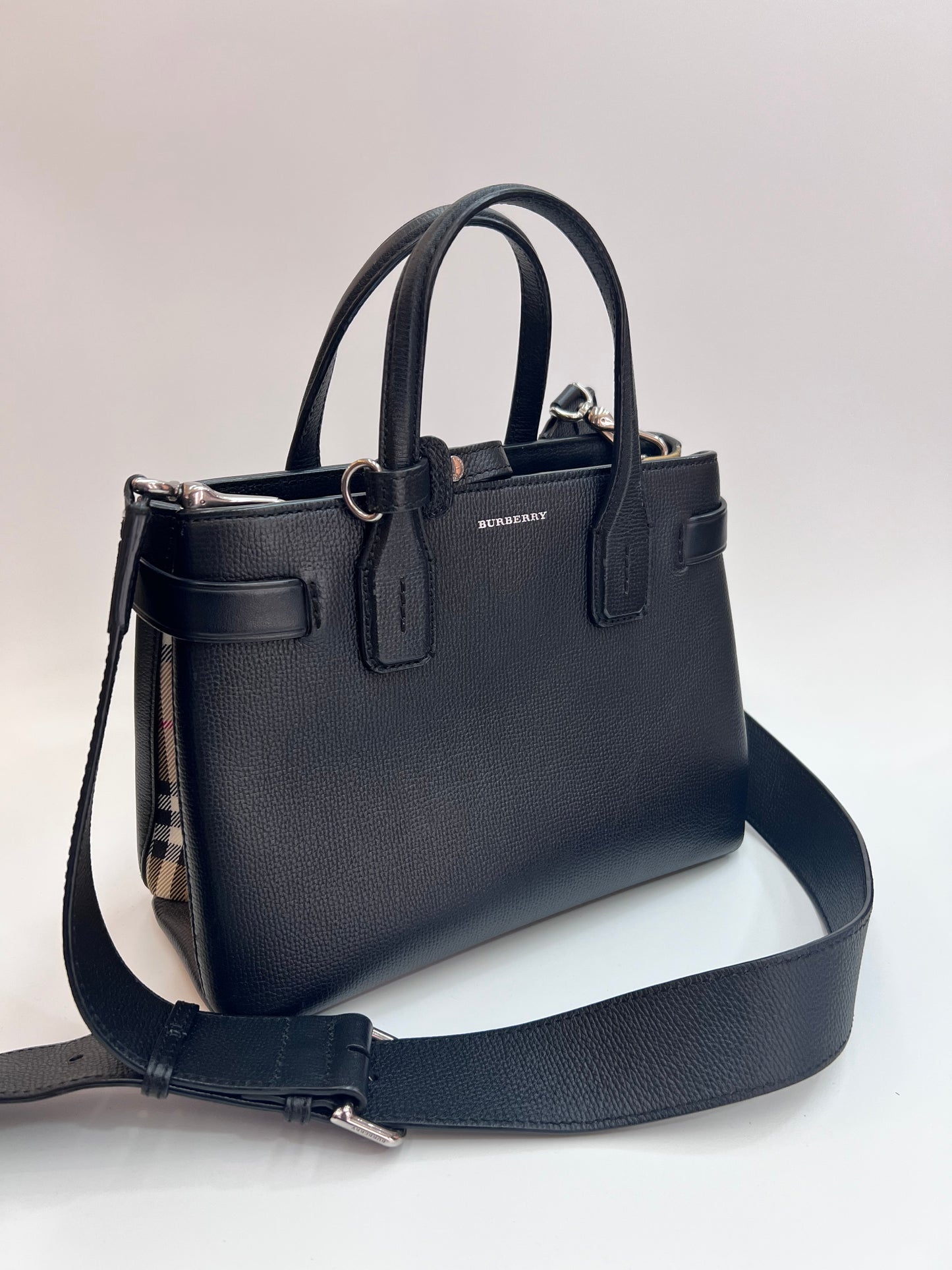 Burberry Banner Small Preta