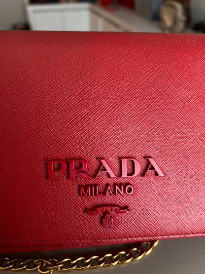 Prada Logo Chain Vermelha