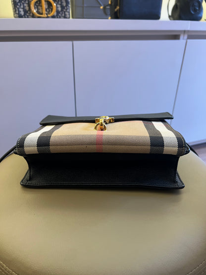 Burberry Macken Check Preta