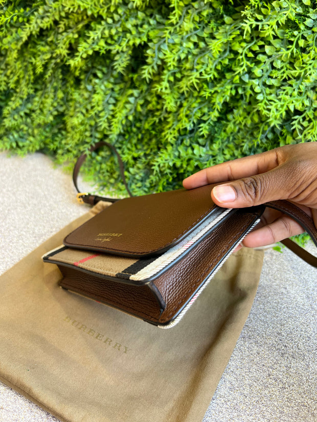 Burberry Check Crossbody Marrom