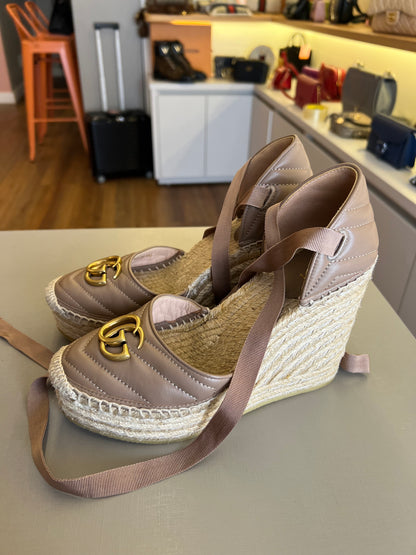Sandalia Anabela Gucci Marmont Nude