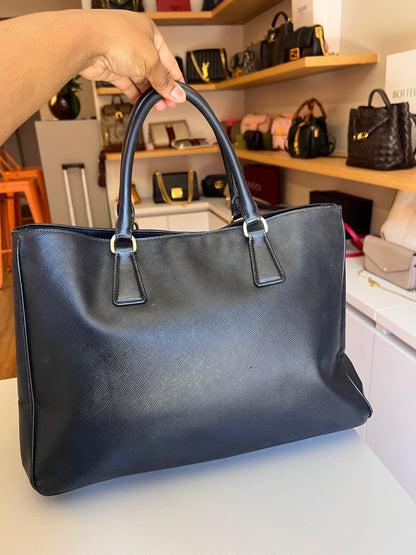 Prada Galleria Saffiano Grande Preta