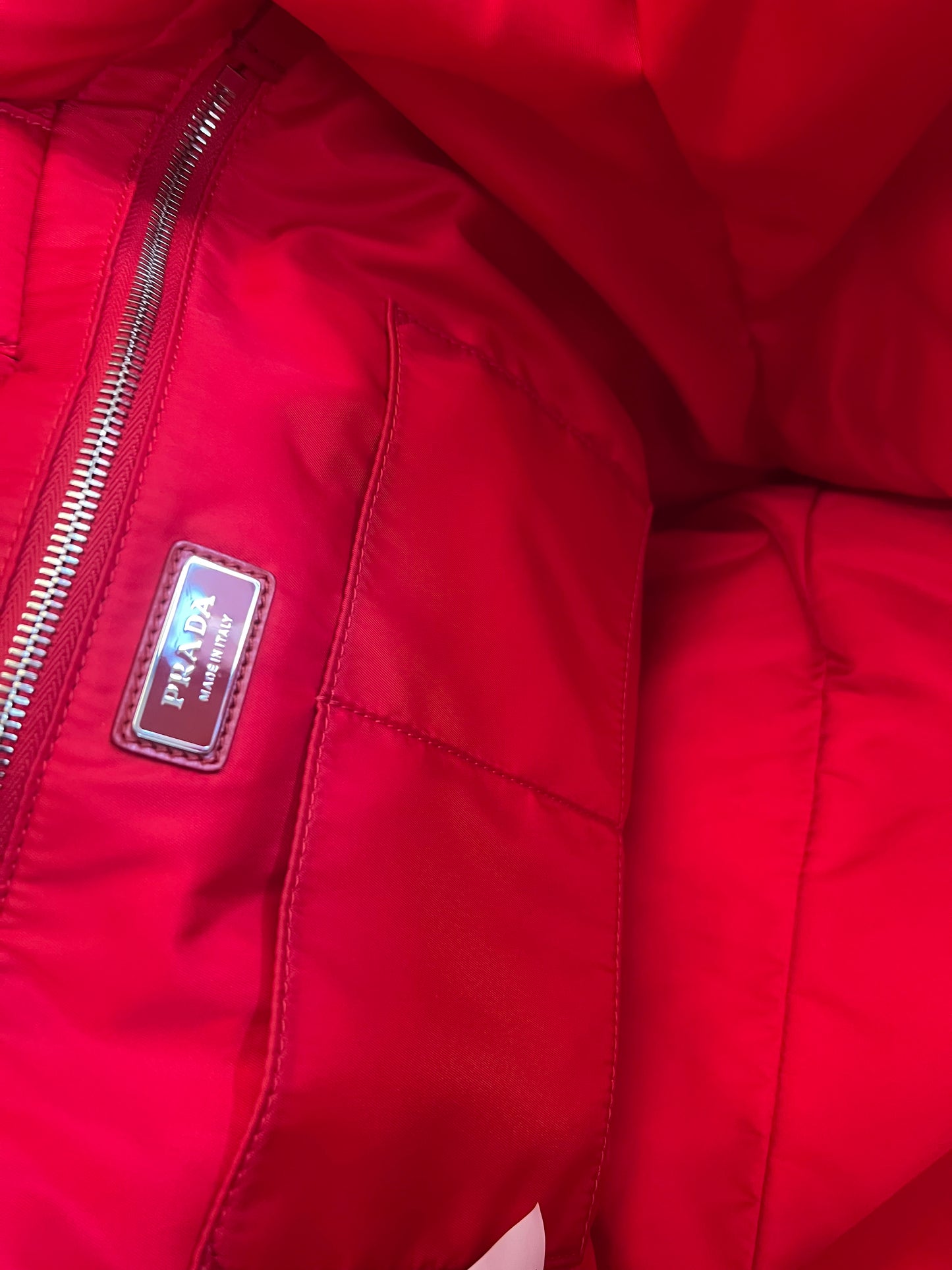 Prada Re-Nylon Padded Vermelha