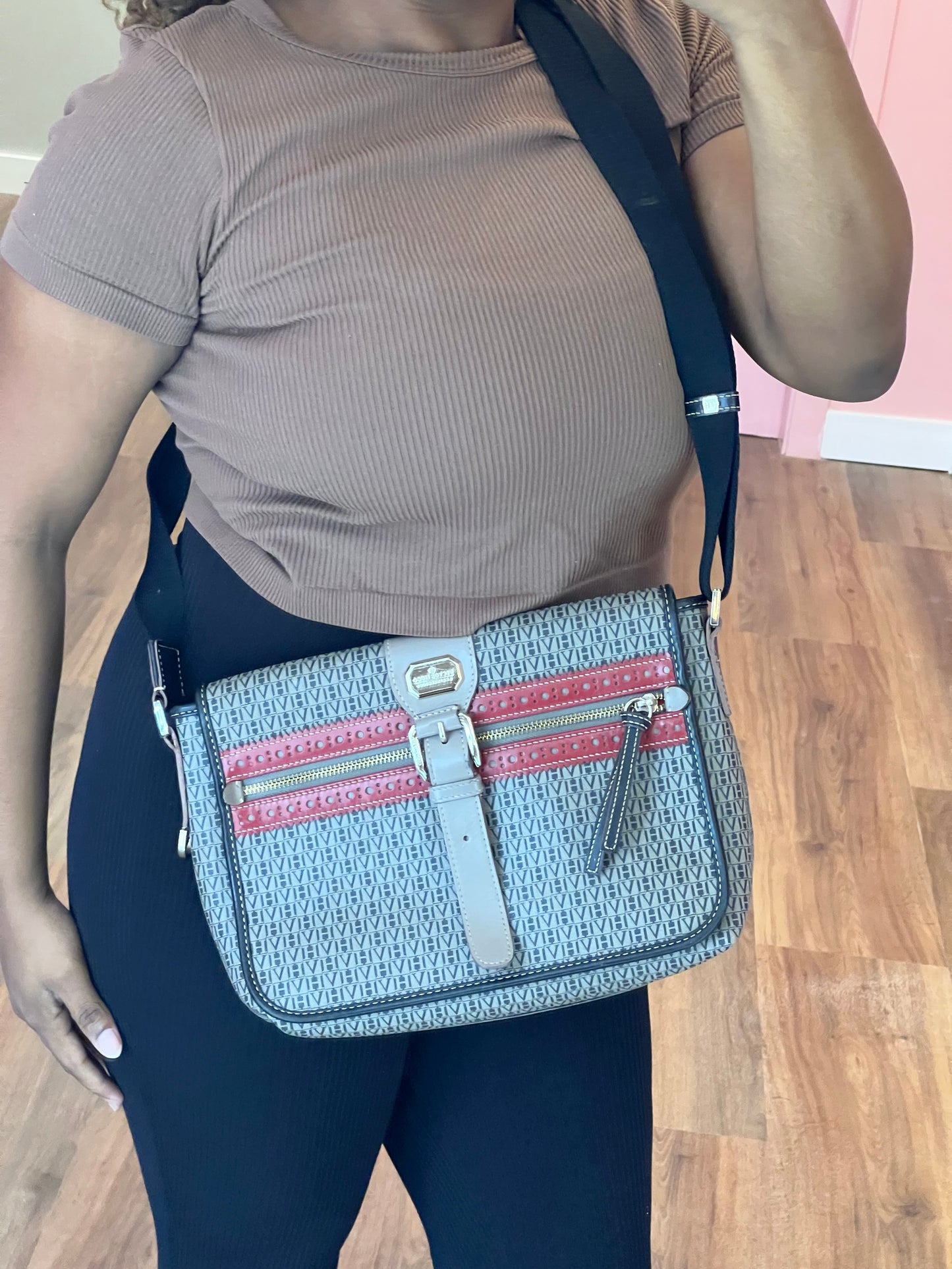 Victor Hugo Messenger Monograma