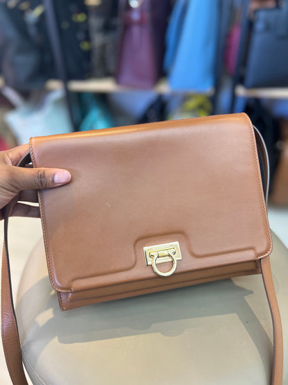 Ferragamo Trifolio Marrom