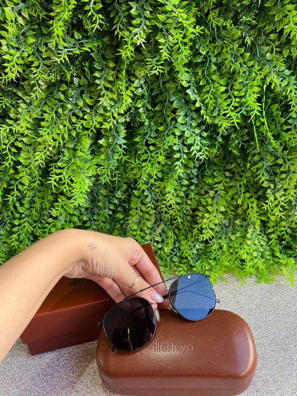 Óculos de Sol Illesteva Preto