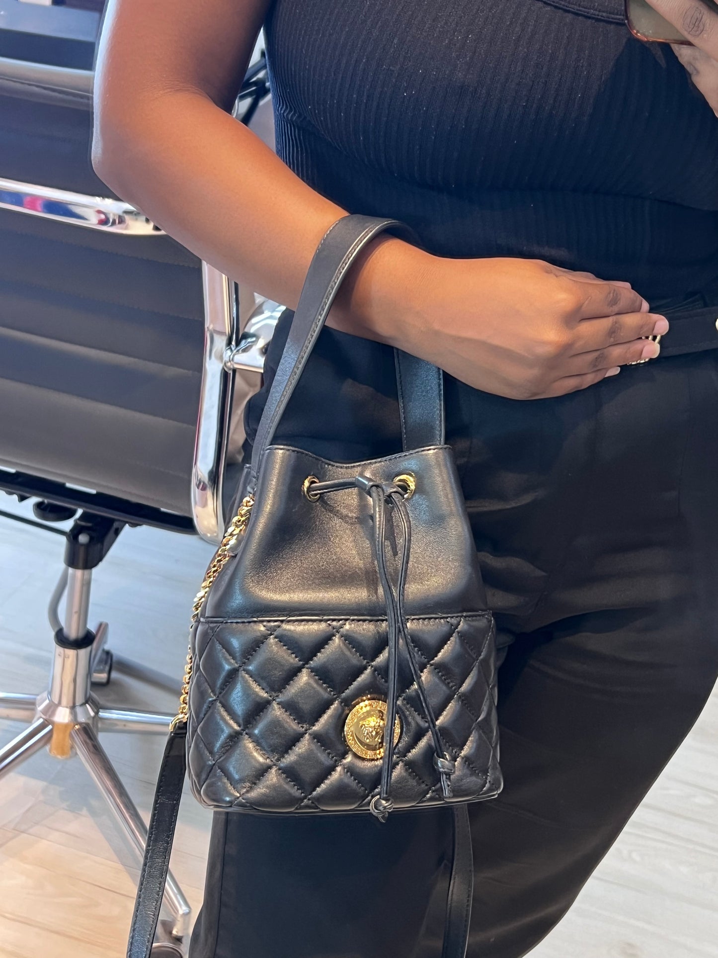 Versace Bucket Shouder Preta