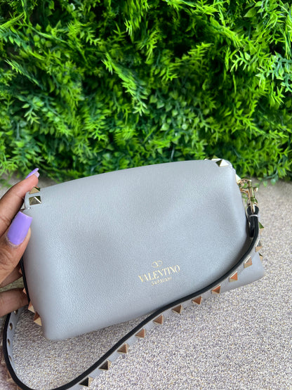 Valentino Garavani Rockstud Cinza