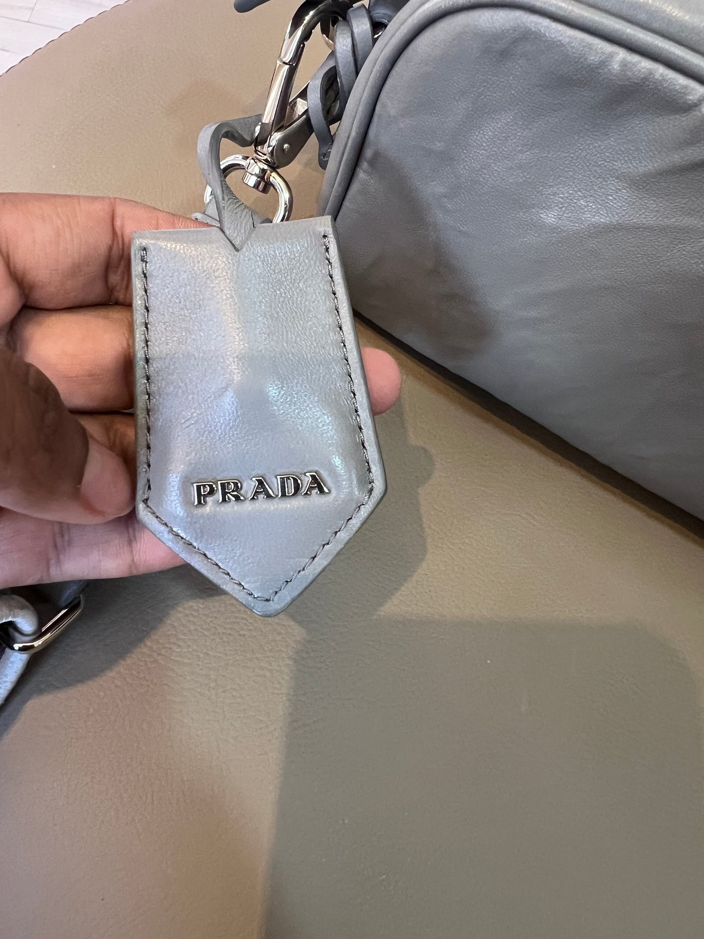 Prada Câmera Bag Verniz Cinza