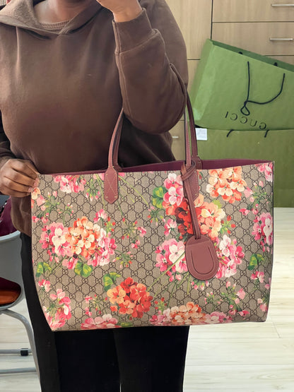 Gucci GG Supreme Blooms Reversible Tote