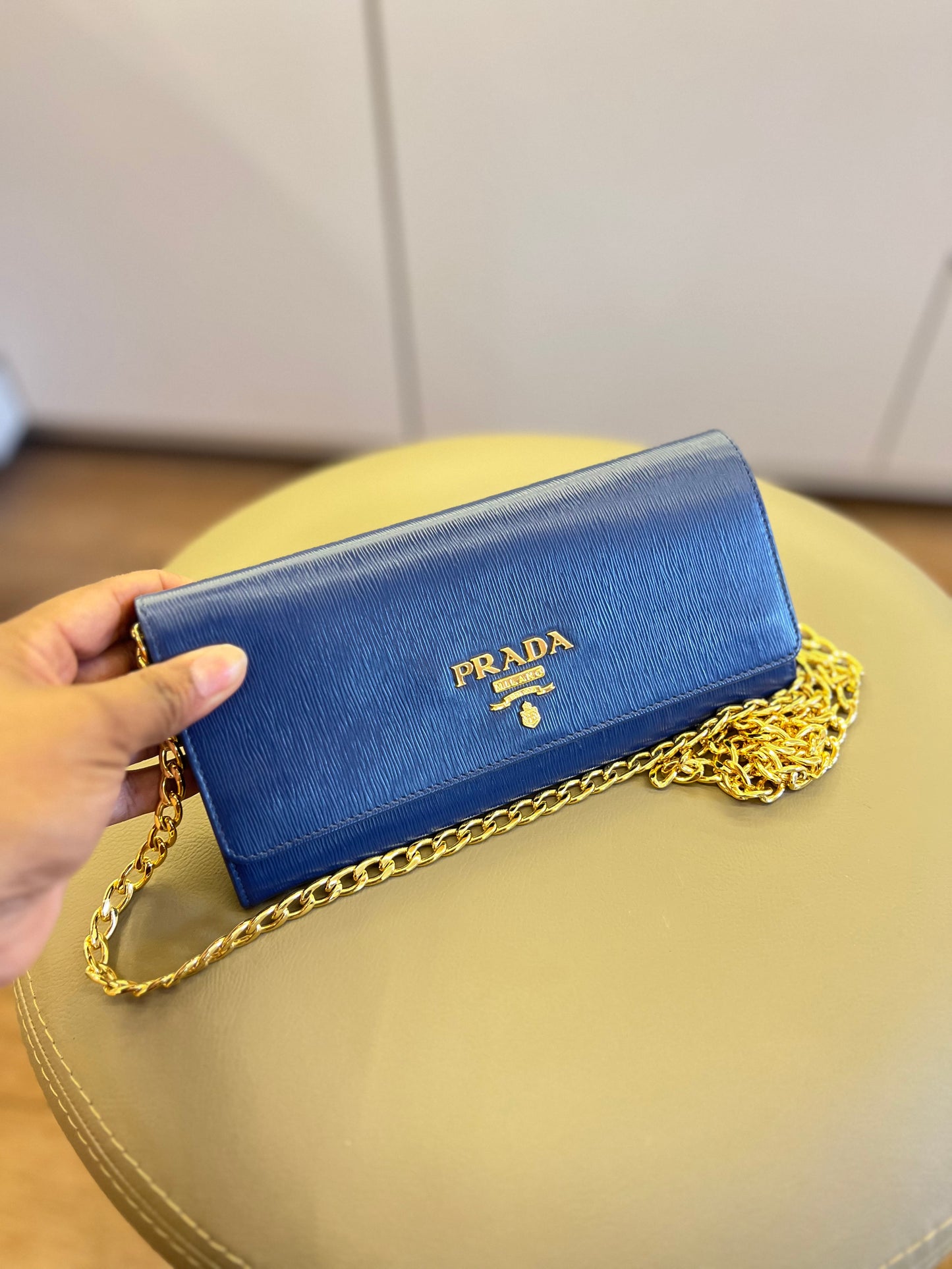 Prada Wallet on Chain Azul