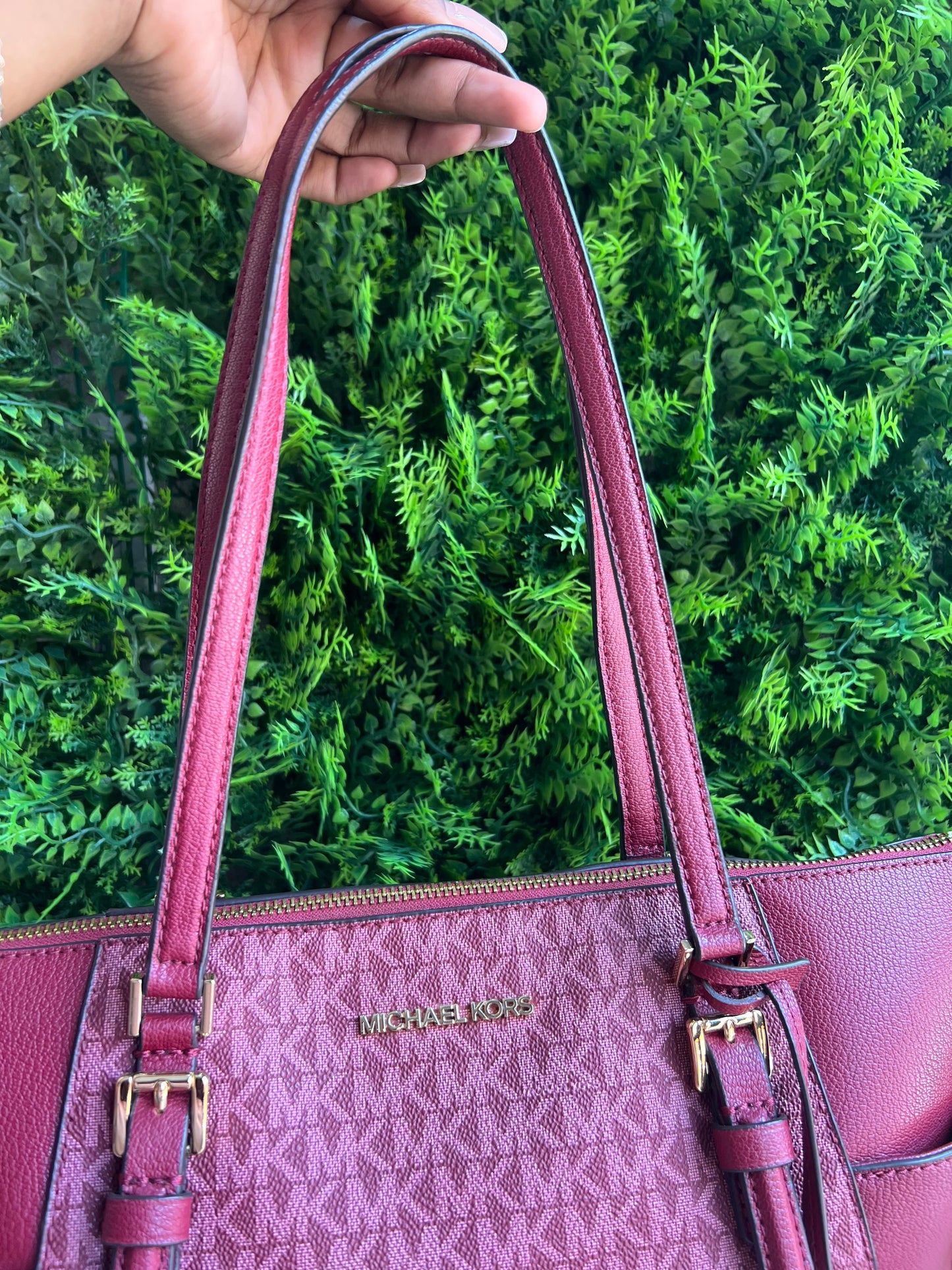 Michael Kors Charlotte Shopping Logo