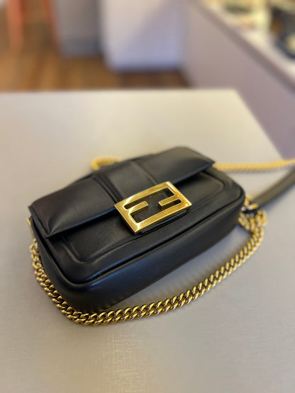 Fendi Mini Baguette Chain Preta