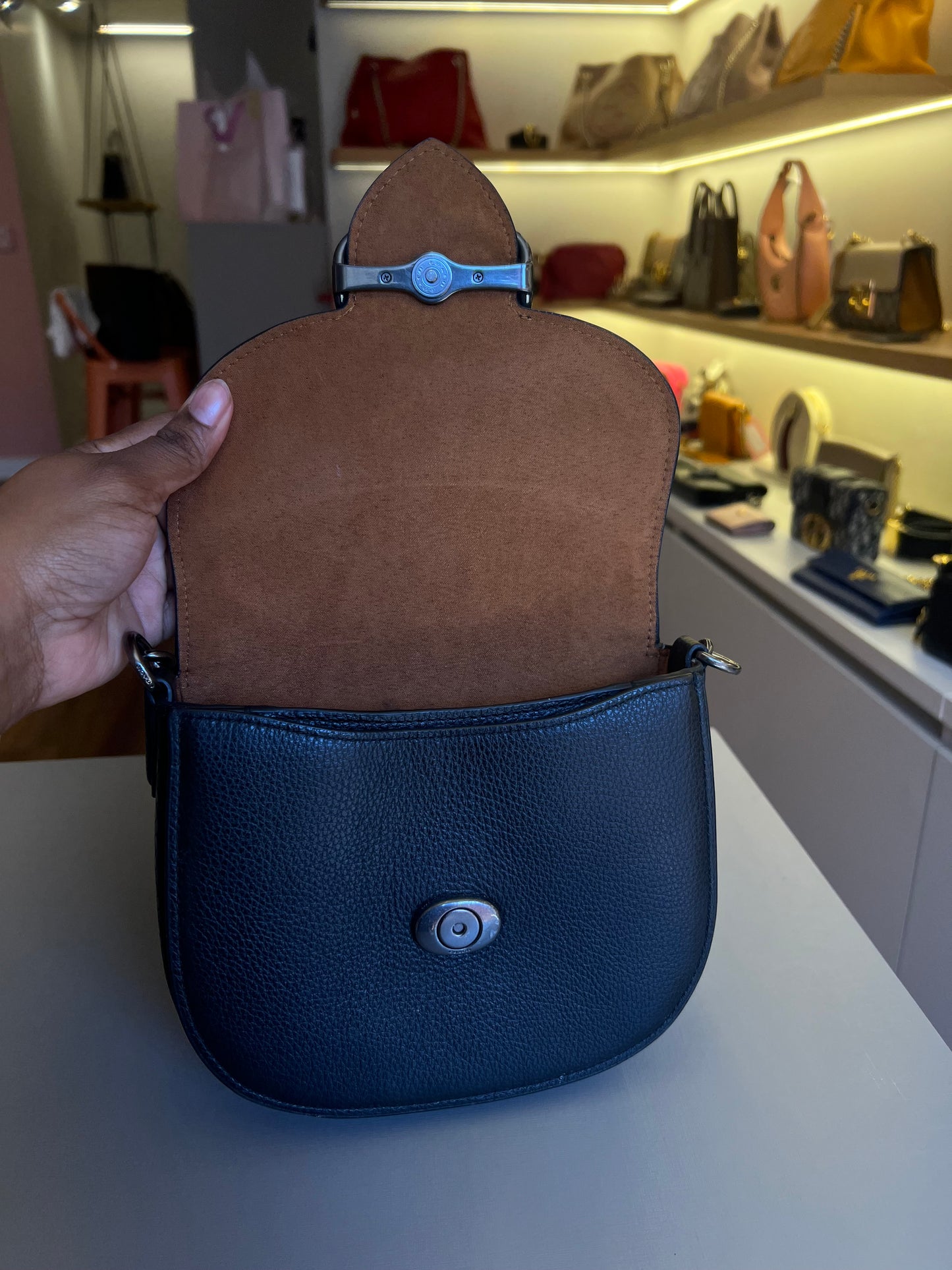 Coach Amelia Saddle Preta