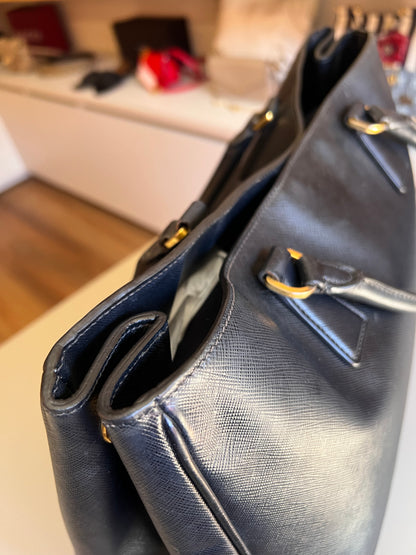 Prada Galleria Saffiano Grande Preta