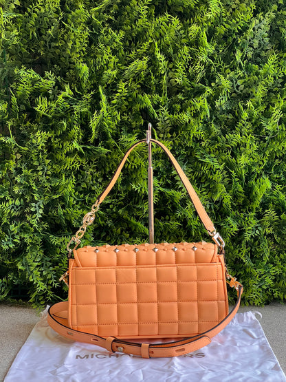 Michael Kors Baguette Spikes Salmão
