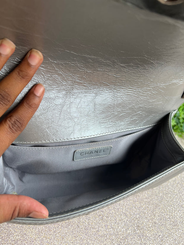 Chanel Boy Metallic Prateada