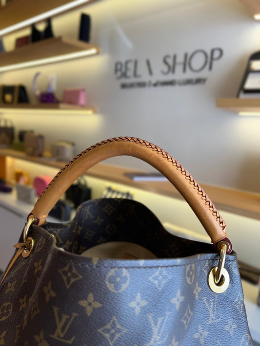 Louis Vuitton Artsy Monograma MM