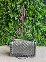 Chanel Boy Metallic Prateada