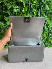 Chanel Boy Metallic Prateada