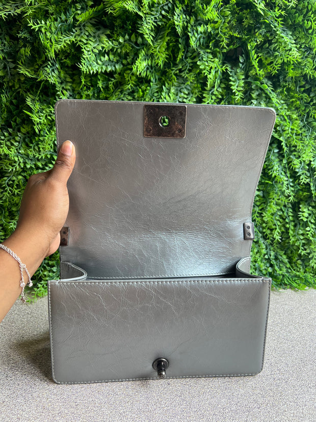 Chanel Boy Metallic Prateada