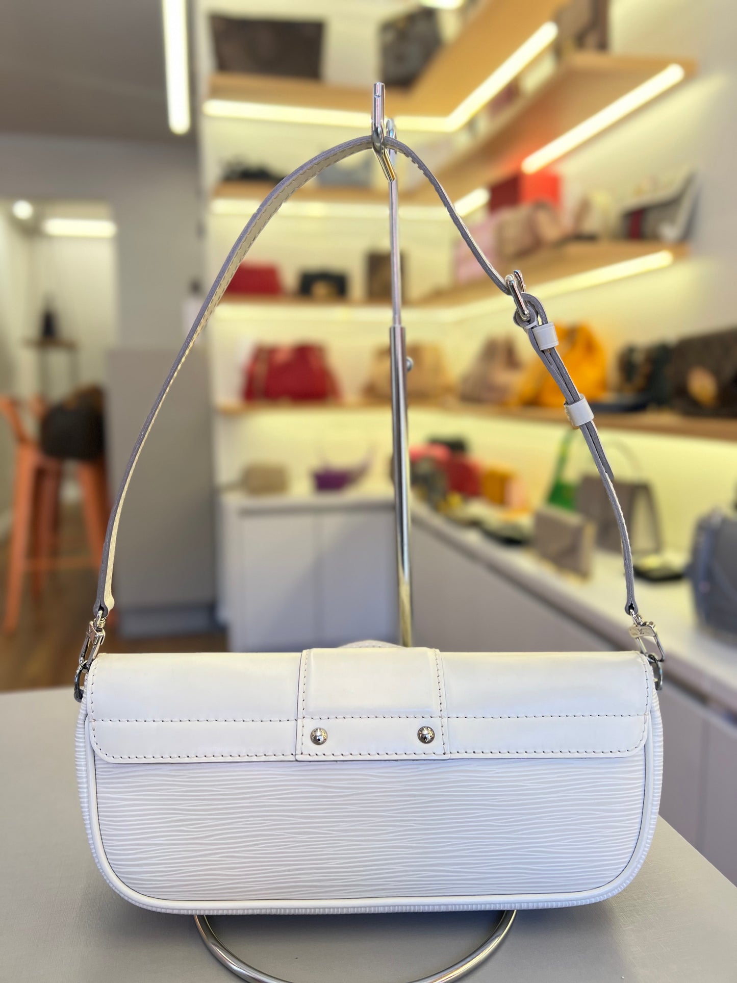 Louis Vuitton Pochette Montaigne Couro EPI