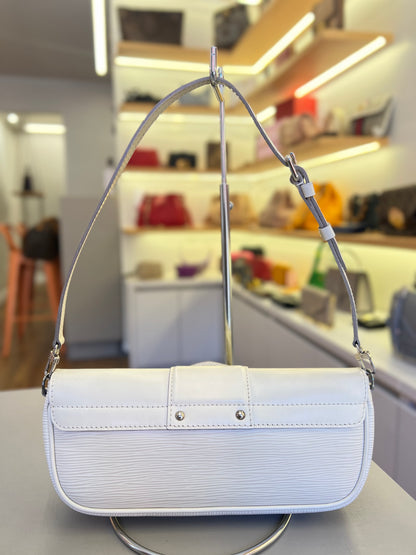 Louis Vuitton Pochette Montaigne Couro EPI