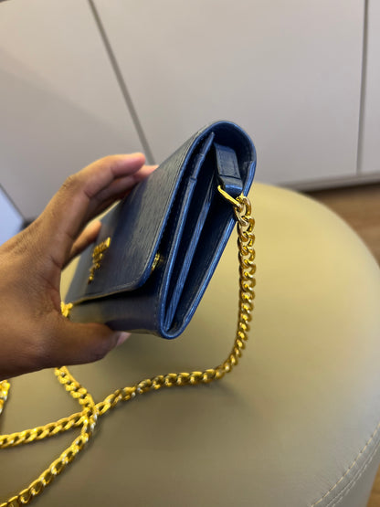 Prada Wallet on Chain Azul
