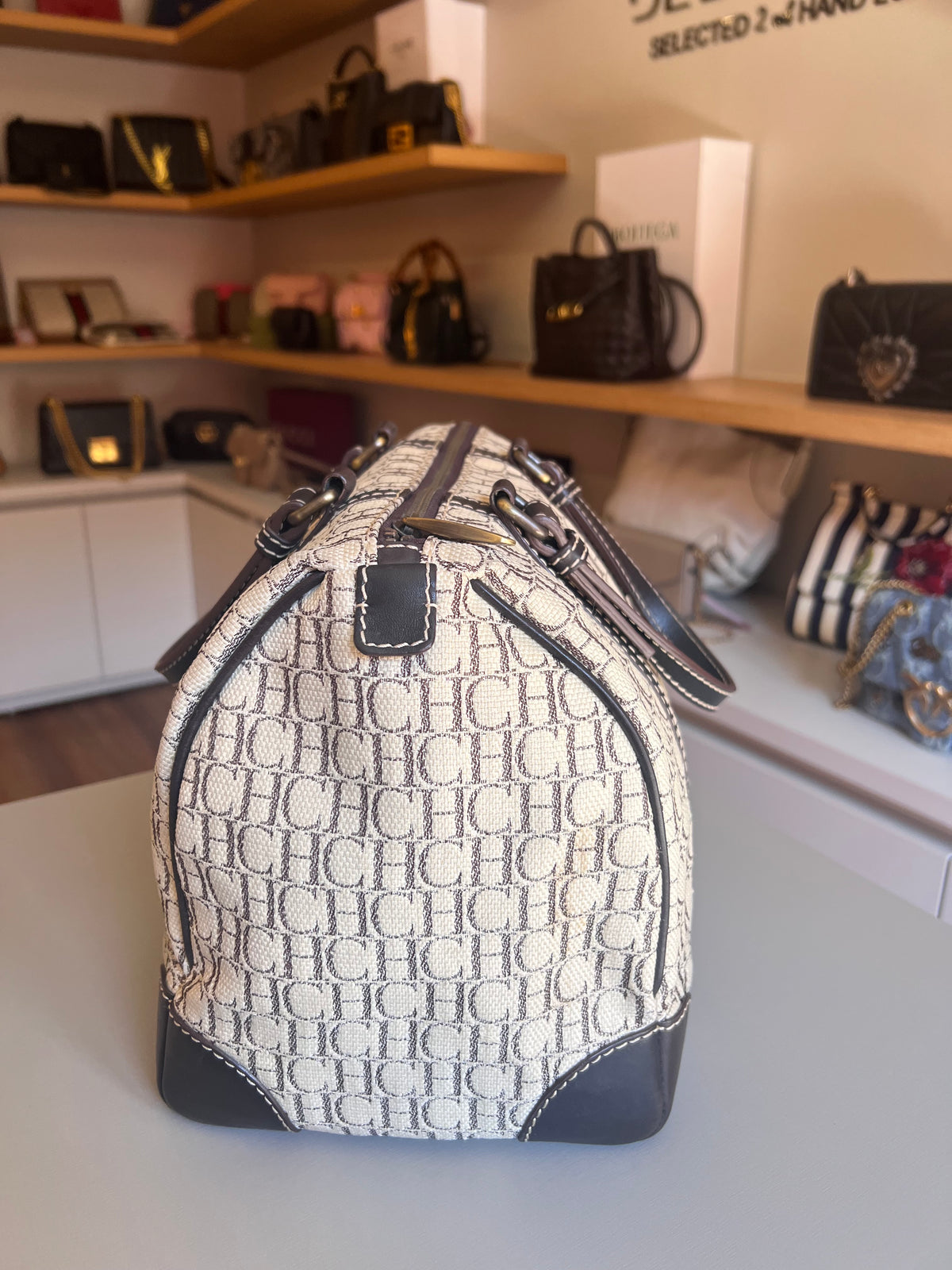 Carolina Herrera Andy Boston Monograma