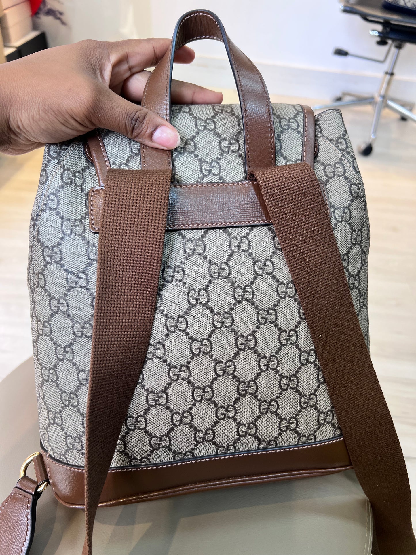 Mochila Gucci Monograma