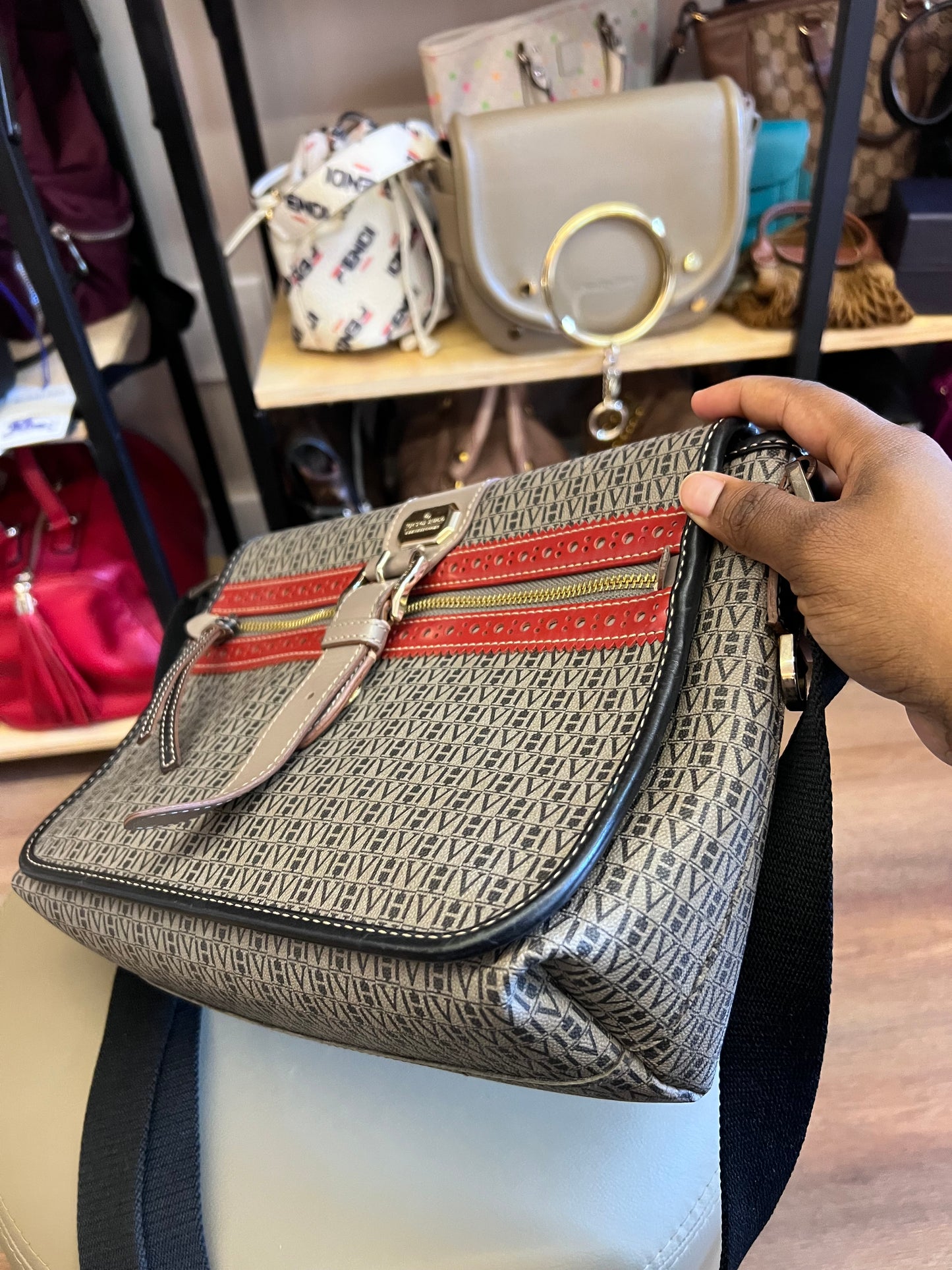 Victor Hugo Messenger Monograma