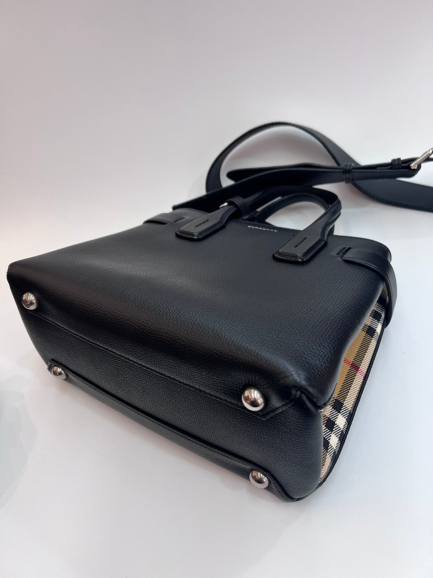 Burberry Banner Small Preta