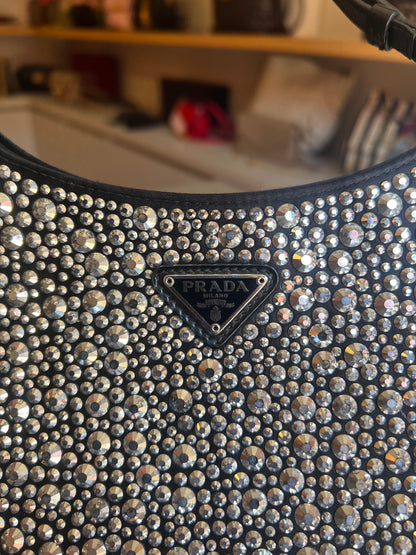 Prada Cleo Cetim com Cristais Preta