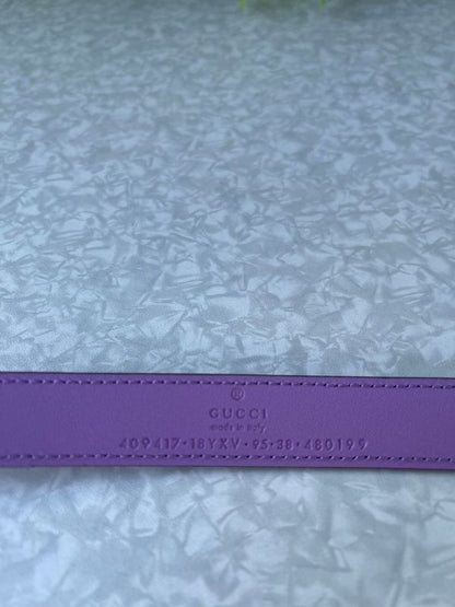 Cinto Gucci GG Marmont Lilás
