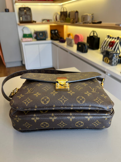 Louis Vuitton Pochette Métis Monograma