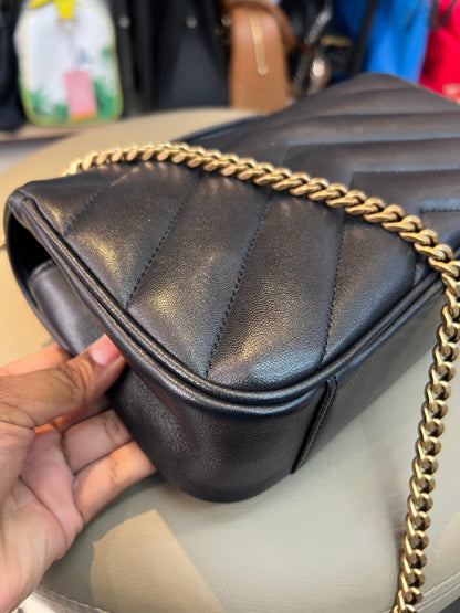 Saint Laurent Loulou Pequena preta