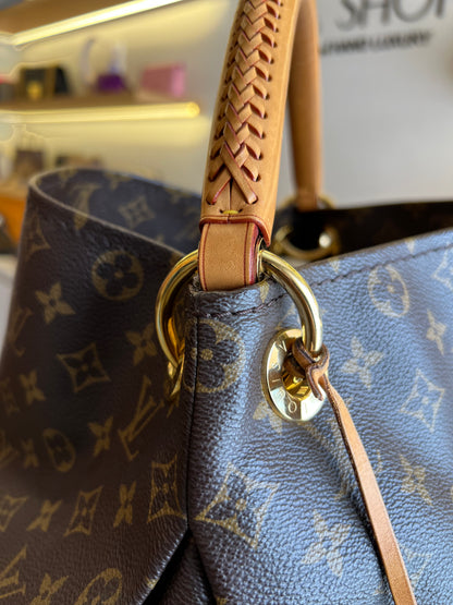 Louis Vuitton Artsy Monograma MM