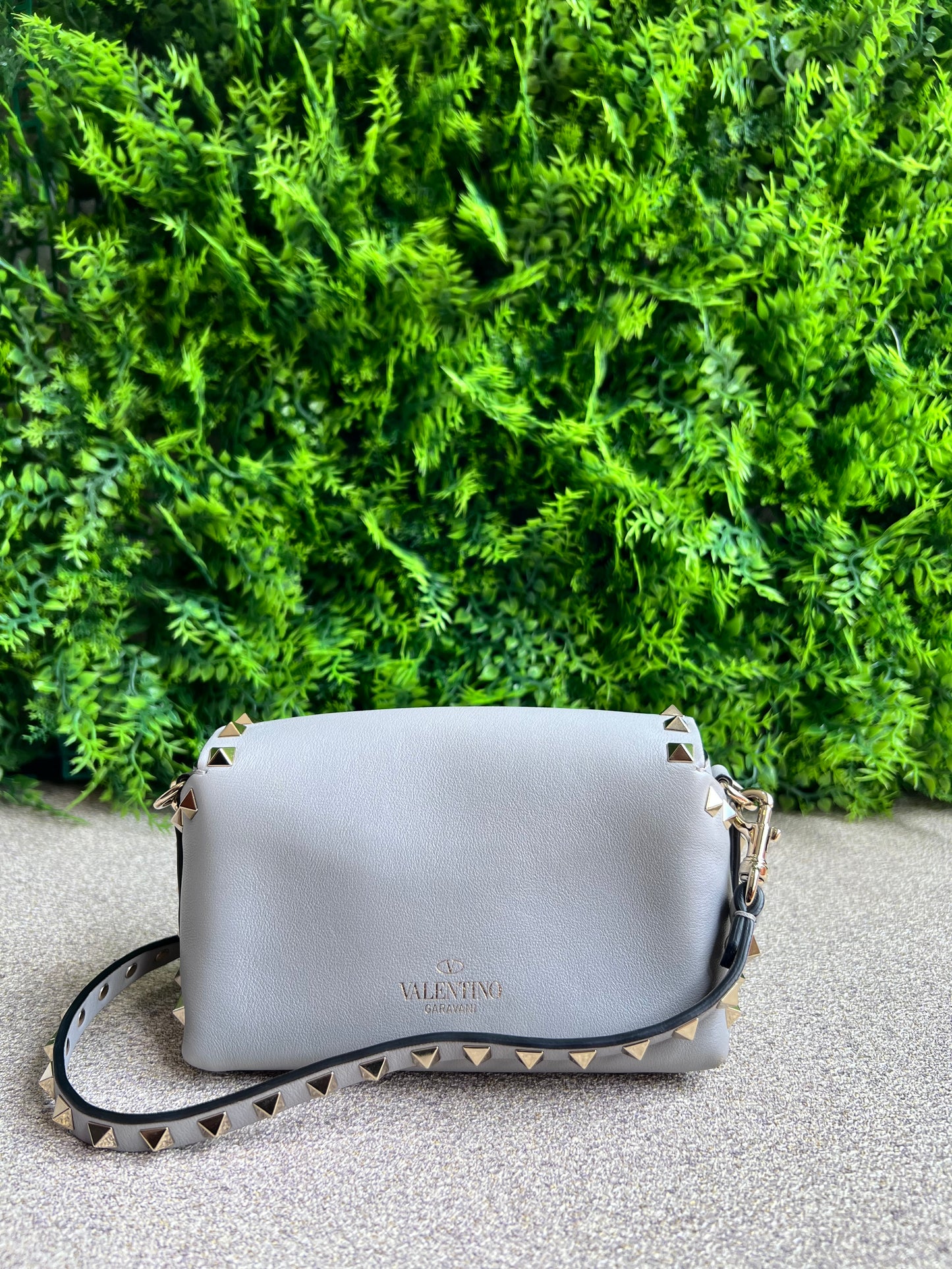 Valentino Garavani Rockstud Cinza