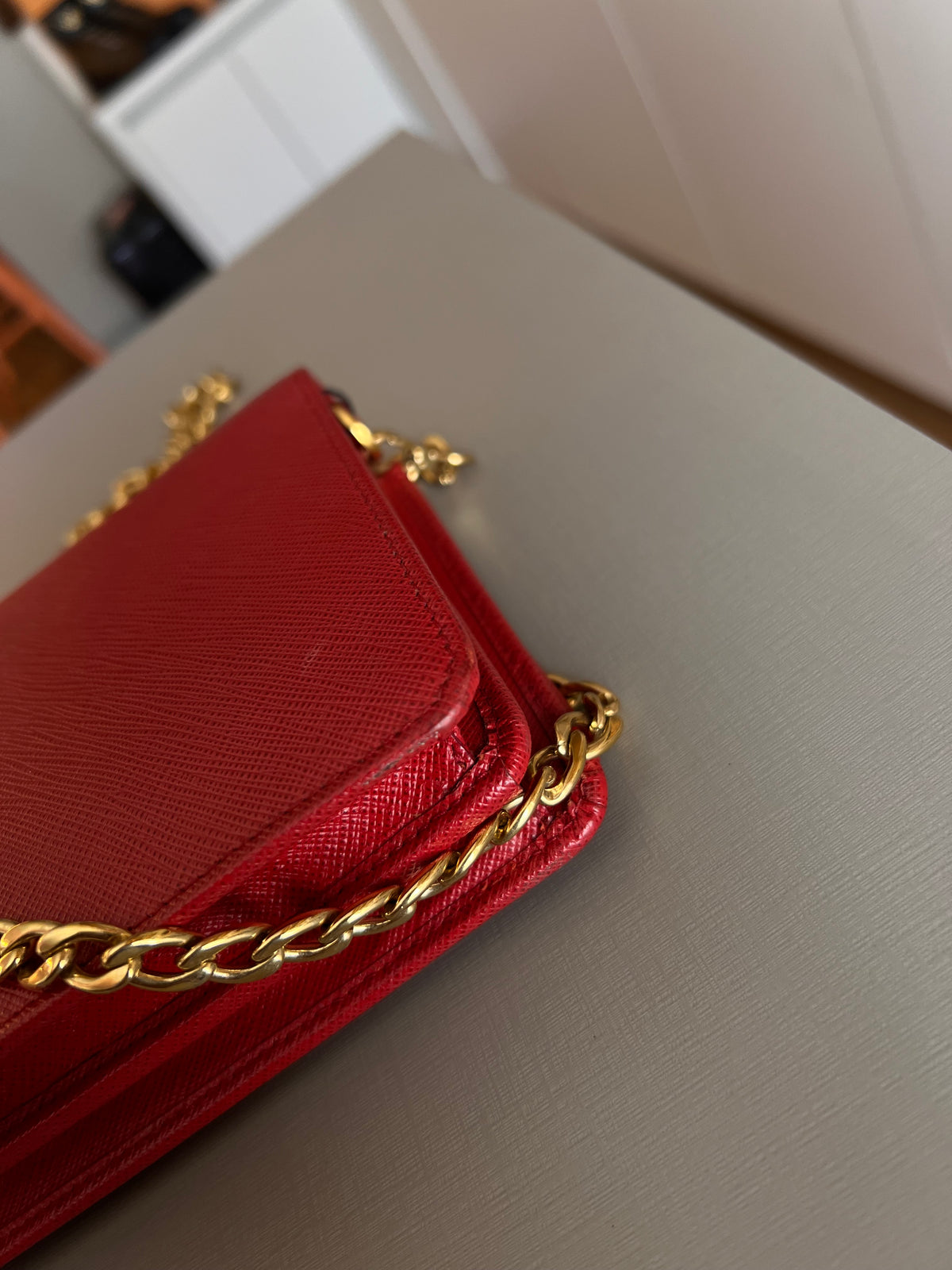 Prada Logo Chain Vermelha