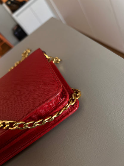 Prada Logo Chain Vermelha