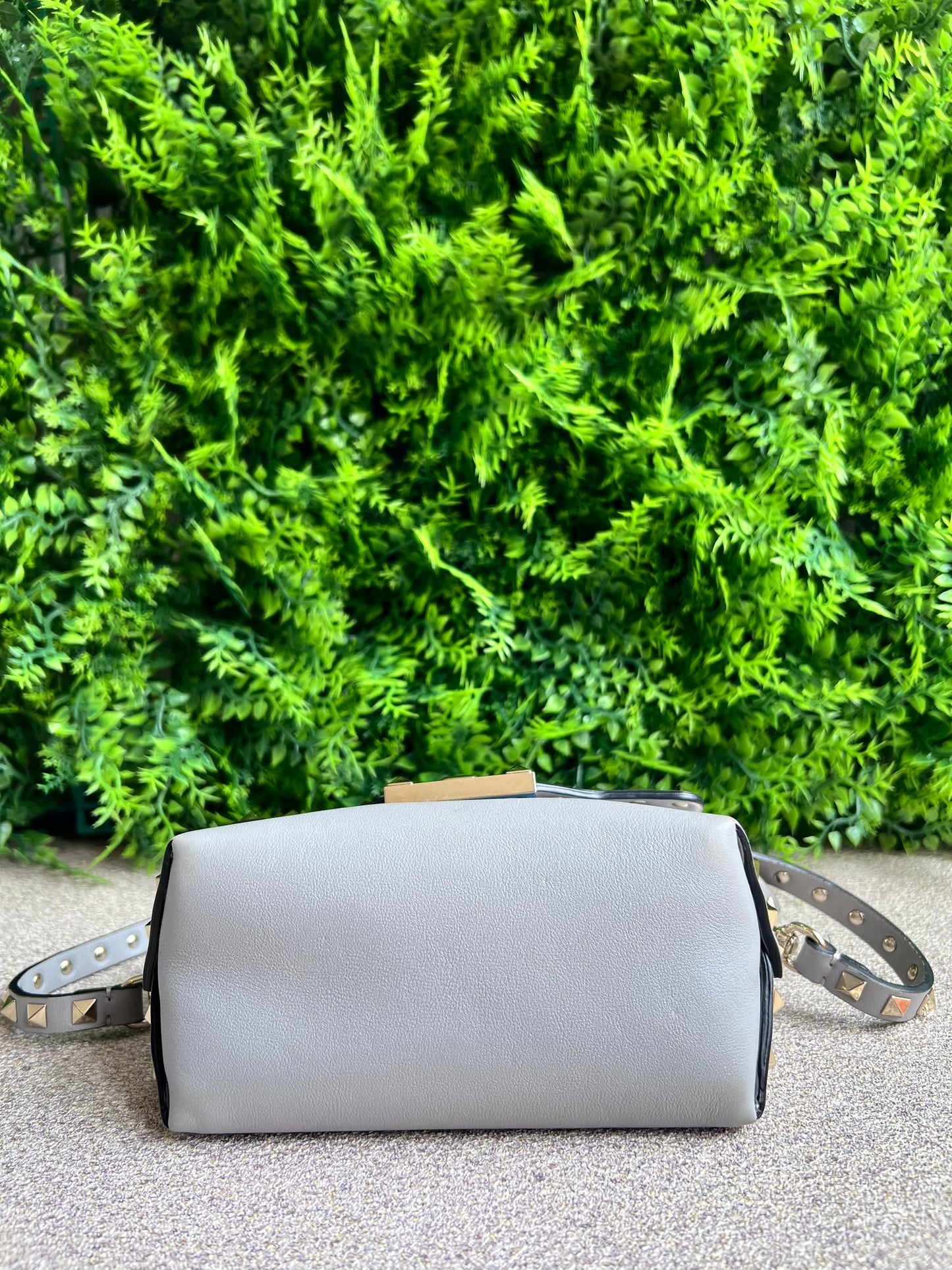 Valentino Garavani Rockstud Cinza